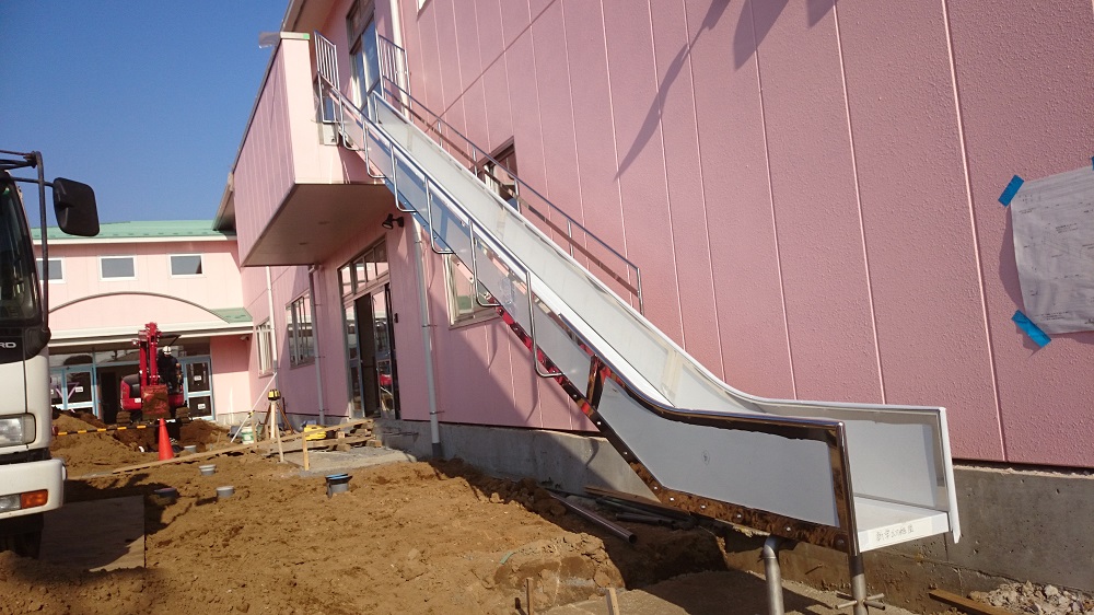 茨城県土浦市某幼稚園　避難滑り台設置